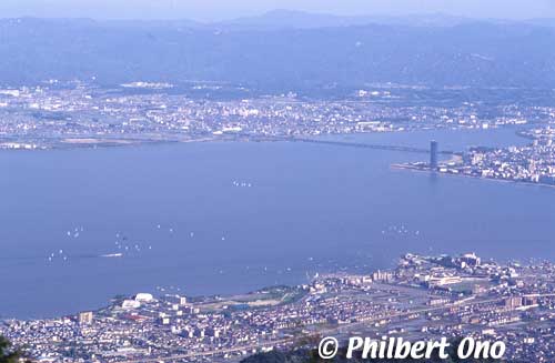 View of Lake Biwa and Otsu. Omi Ohashi Bridge in the background. The towering building is Otsu Prince Hotel.
Keywords: shiga biwako lake biwa