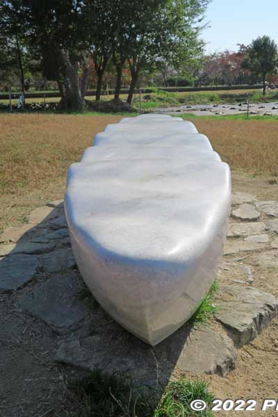 Wavy bench surface.
Keywords: shiga nagahama lake biwa rowing song biwako shuko no uta monument