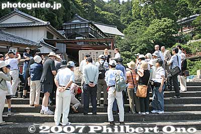[color=blue][b]June 16, 2007[/b][/color] Singing in front of Verse 4 song monument on Chikubushima.
Keywords: shiga biwako shuko no uta lake biwa rowing song chikubushima song monument