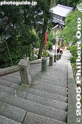 Chikubushima has some steep steps.
Keywords: Shiga nagahama Lake Biwa Chikubushima biwa-cho Hogonji