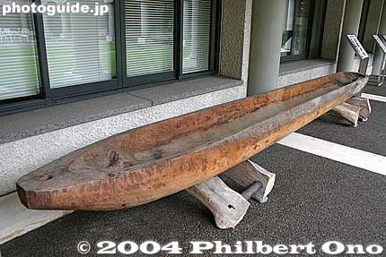Jomon Period dugout canoe replica made in 1990. Carved out of single log, two men successfully used it to paddle to Chikubushima from Onoe, Nagahama. 
Keywords: shiga prefecture azuchi azuchicho japanboat