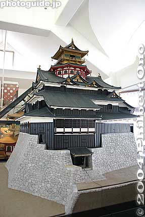 Castle model
In the Azuchi Castle Museum (Azuchi Jokaku Shiryokan)

安土城郭資料館
Keywords: shiga prefecture azuchi azuchicho