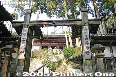 Gate to temple, at last
Took me over 20 min. to climb the 808 steps.
Keywords: shiga prefecture omi-hachiman chomeiji temple saigoku pilgrimage
