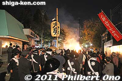 It was already around 10 pm. 
Keywords: shiga omi-hachiman hachiman matsuri festival fire torches 