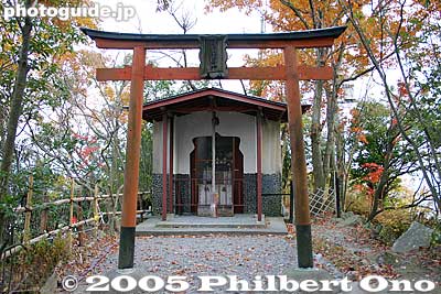 Inari-do Shrine 稲荷堂
Keywords: shiga prefecture omi-hachiman castle fall autumn colors