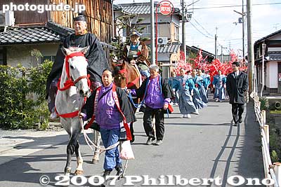 Shrine priest on horseback and behind him on another horse is the mayor of Omi-Hachiman who serves as the Honorary Chairman of the Sagicho Festival.
Keywords: shiga omi-hachiman sagicho matsuri festival float boar