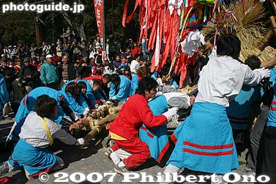 Both sides push and push...
Keywords: shiga omi-hachiman sagicho matsuri festival