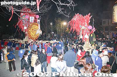 More floats return to the shrine to be burned.
Keywords: shiga omi-hachiman sagicho matsuri festival fire