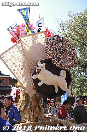 Suwai-cho float. 仲屋町
Keywords: shiga omi hachiman sagicho matsuri festival float 2018 dog