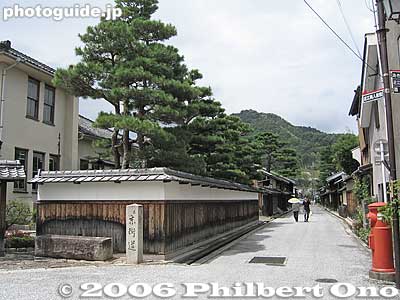 Shinmachi-dori next to Local Artifacts Museum
Keywords: shiga omi-hachiman merchant home omi shonin