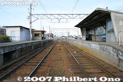 Ohmi Railways Gokasho Station train platform.
Keywords: shiga higashiomi gokasho train station