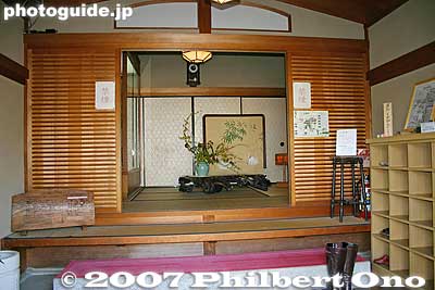Foyer of house 玄関
Keywords: shiga higashiomi gokasho omi ohmi shonin merchant home house
