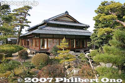 Spacious garden and Fujii Hikoshiro house
Keywords: shiga higashiomi gokasho omi ohmi shonin merchant home house