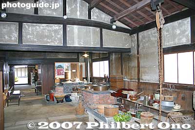 Kitchen area
Keywords: shiga higashiomi gokasho omi shonin merchant homes houses Tonomura Shigeru