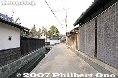 Path to next Omi merchant home.
Keywords: shiga higashiomi gokasho omi shonin merchant homes houses