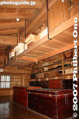 Attic and ceiling
Keywords: shiga higashiomi gokasho omi shonin merchant homes houses Tonomura Uhee Uhe'e
