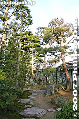 Garden
Keywords: shiga higashiomi gokasho omi shonin merchant homes houses Tonomura Uhee Uhe'e