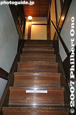 Stairs to 2nd floor.
Keywords: shiga higashiomi gokasho omi shonin merchant homes houses Nakae Jungoro