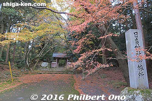 This is near the bus stop.
Keywords: shiga higashiomi hyakusaiji temple fall autumn leaves colors kotosanzan