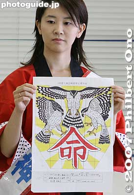 Before announcing the final kite design, they announced the three best (but not winning) design entries. The public was invited to submit kite designs based on the theme of "Life" or inochi.
Keywords: shiga higashiomi giant kite festival making odako matsuri