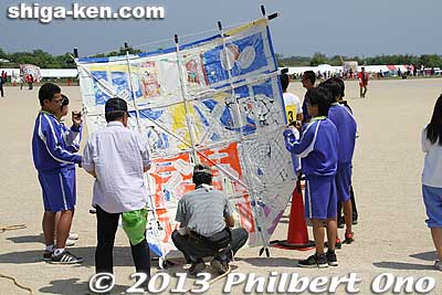 About 30 teams competed in kite-flying and design contests.
Keywords: shiga higashiomi odako matsuri giant kite festival notogawa