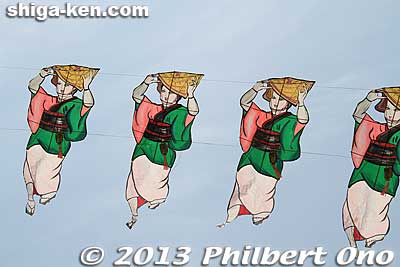 The Awa Odori dancers also danced great in the wind. (Watch my video.)
Keywords: shiga higashiomi odako matsuri giant kite festival notogawa hula dancers arch awa odori