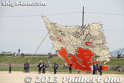 The kite is unique for its cutout and hanjimon (判じもん) design. 
Keywords: shiga higashiomi odako matsuri giant kite festival notogawa big