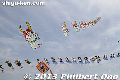 Hiko-nyan kite train and hula girl arch kite
Keywords: shiga higashiomi odako matsuri giant kite festival notogawa
