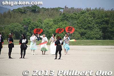 Wind Goddesses fanning wind the traditional way.
Keywords: shiga higashiomi odako matsuri giant kite festival notogawa