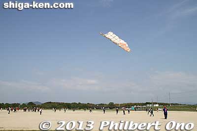 Although the kite left the ground each time, it didn't stay in the air for long.
Keywords: shiga higashiomi odako matsuri giant kite festival notogawa