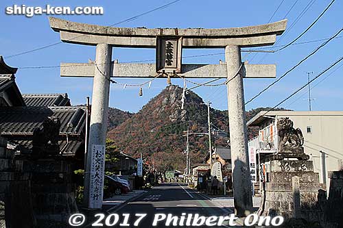 The first torii you see right near the train station.
Keywords: shiga higashiomi tarobogu aga shrine