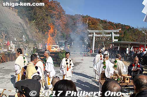 They held the bonfire festival in Dec. (See the separate album for this.)
Keywords: shiga higashiomi tarobogu aga shrine