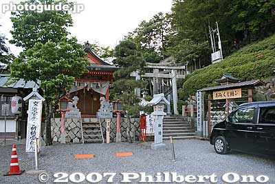 Entrance to the shrine.
Keywords: shiga higashiomi higashi-omi tarobo taroubo shrine mountain torii