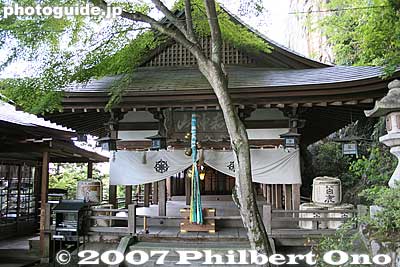Haiden ceremony hall 拝殿
Keywords: shiga higashiomi higashi-omi tarobo taroubo shrine mountain