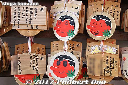 Tarobogu's ema prayer tablets have a blank tengu goblin face. You draw the face yourself. How interactive.
Keywords: shiga higashiomi tarobogu aga shrine