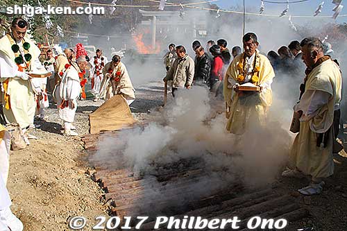 Toward the end, there is fire-walking on the hot embers.
Keywords: shiga higashiomi tarobogu aga shrine bonfire festival