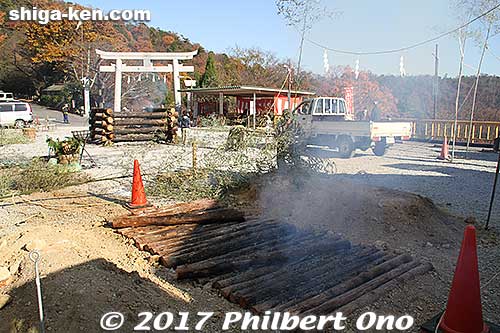 Fire walk pit still smoking.
Keywords: shiga higashiomi tarobogu aga shrine bonfire festival