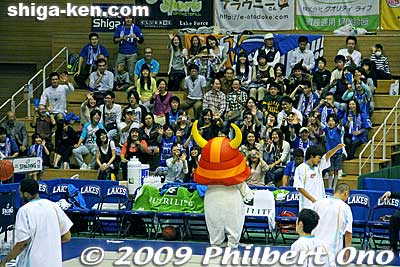 A major thunderstorm ensued, and the cat saved him from getting wet. Another legend says that as soon as the cat beckoned Naotaka into the temple, lightning struck the tree where he was standing. Thus, the cat saved his life.
Keywords: shiga hikone lakestars pro basketball game takamatsu five arrows 