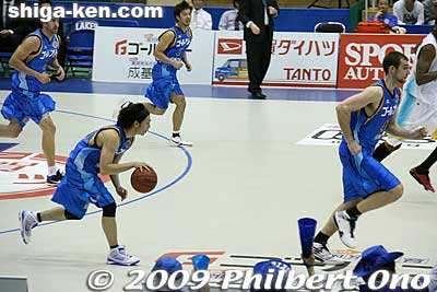 Joho taking it down.
Keywords: shiga hikone lakestars pro basketball game takamatsu five arrows 