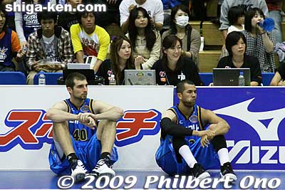 Luke and Bobby rest up.
Keywords: shiga hikone lakestars pro basketball game takamatsu five arrows 