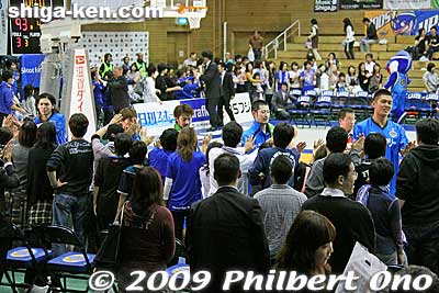 Japanese players high five with the crowd.
Keywords: shiga hikone lakestars pro basketball game takamatsu five arrows 