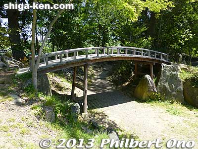 Genkyuen has miniature versions of Omi Hakkei (Eight Views of Omi). This is one of them, modeled after the Seta Karahashi Bridge in Otsu.
Keywords: shiga hikone castle genkyuen japanese garden
