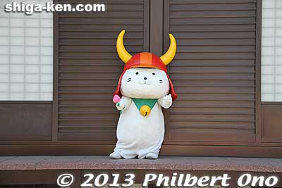 Hiko-nyan, the official mascot for Hikone Castle's 400th anniversary in 2007. He proven to be so popular that he has been retained as the city's official mascot. Basically a white cat with a horned samurai helmet. ひこにゃん
One of the most famous mascots in Japan.
Keywords: shiga hikone castle mascot character hiko-nyan cat costume shigamascot