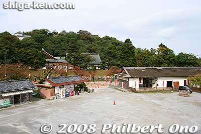 View of castle grounds as seen from Ninomaru-Sawaguchi Tamon Yagura Turret. The Umaya Horse Stable is on the right.
Keywords: shiga hikone castle
