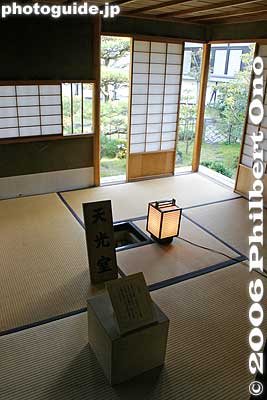 The Hikone Castle Museum replicated the daimyo's living quarters that included this tea ceremony room.
Keywords: shiga hikone castle