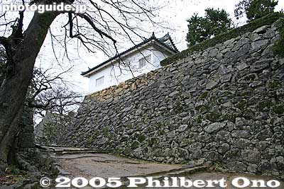 Path to Taikomon Gate.
Keywords: shiga hikone castle