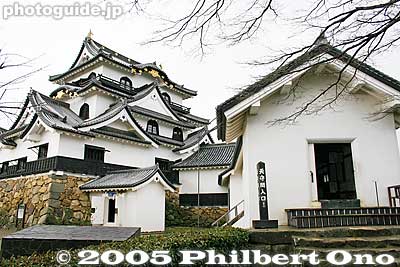 Entrance to castle tower
Keywords: shiga hikone castle tower national treasure