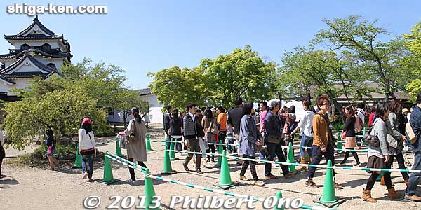 This is how crowded it can get to enter Hikone Castle's main tower. This was on a Sunday during Golden Week.
Keywords: shiga hikone castle tower national treasure
