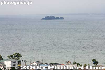 View from castle tower, Takeshima in Lake Biwa. Takeshima is a small island near Hikone. 多景島 [url=http://photoguide.jp/pix/thumbnails.php?album=145]Photos here.[/url]
Keywords: shiga hikone