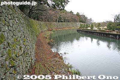 Moat as seen from Kuromon Gate.
Keywords: shiga hikone castle